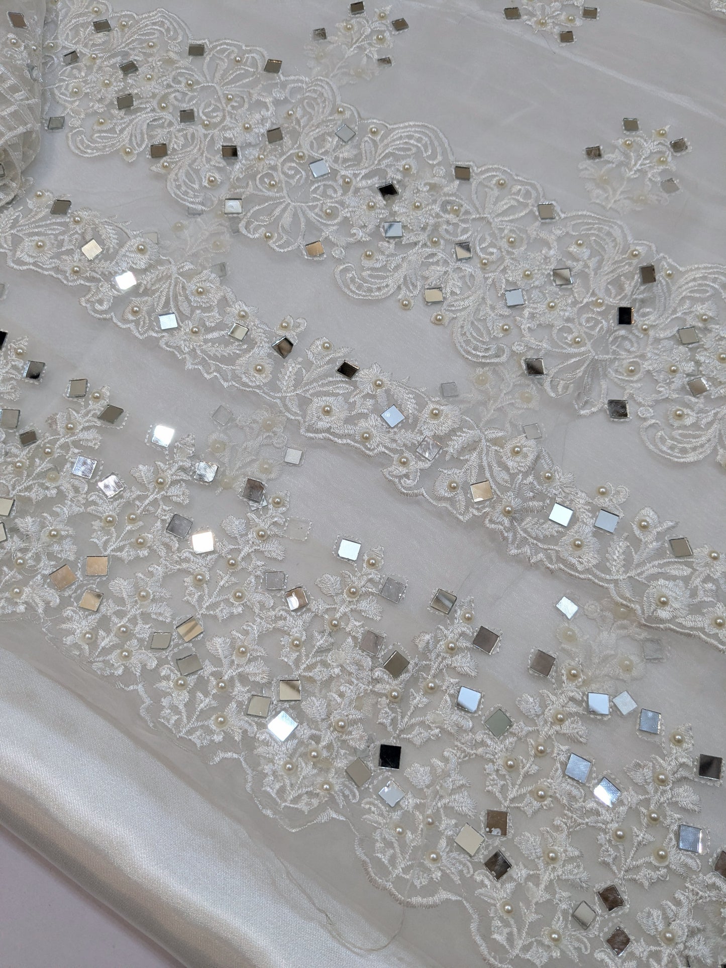 ZAINAB SALMAN WHITE MIRROR WORK 3PCS UNSTICH