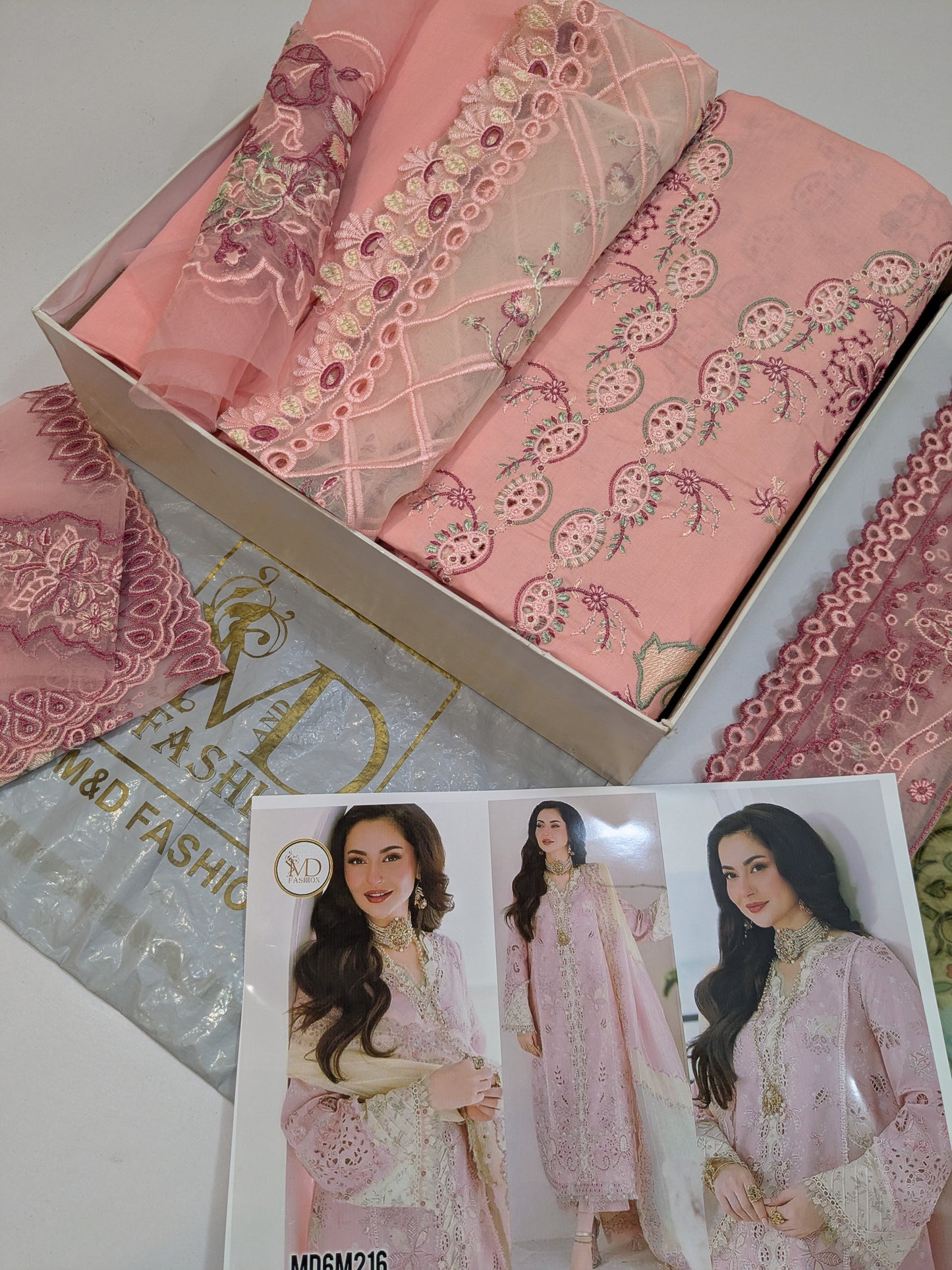QALAMKAR HANIYA SAHIL KINARAY LUXURIOUS LAWN